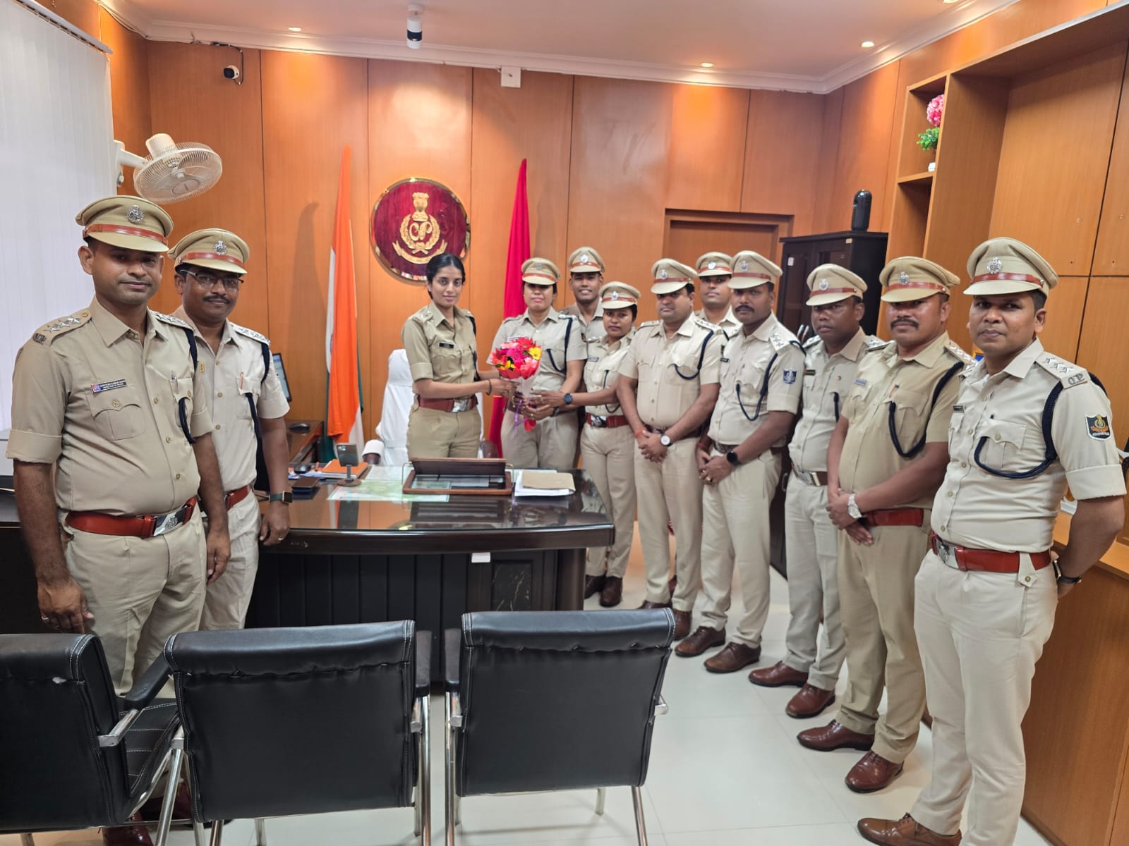 ଏସ୍‌ପିଙ୍କୁ ଭେଟିଲେ ପଦୋନ୍ନତୀ ପାଇଥିବା ପୁଲିସ ଅଧିକାରୀ